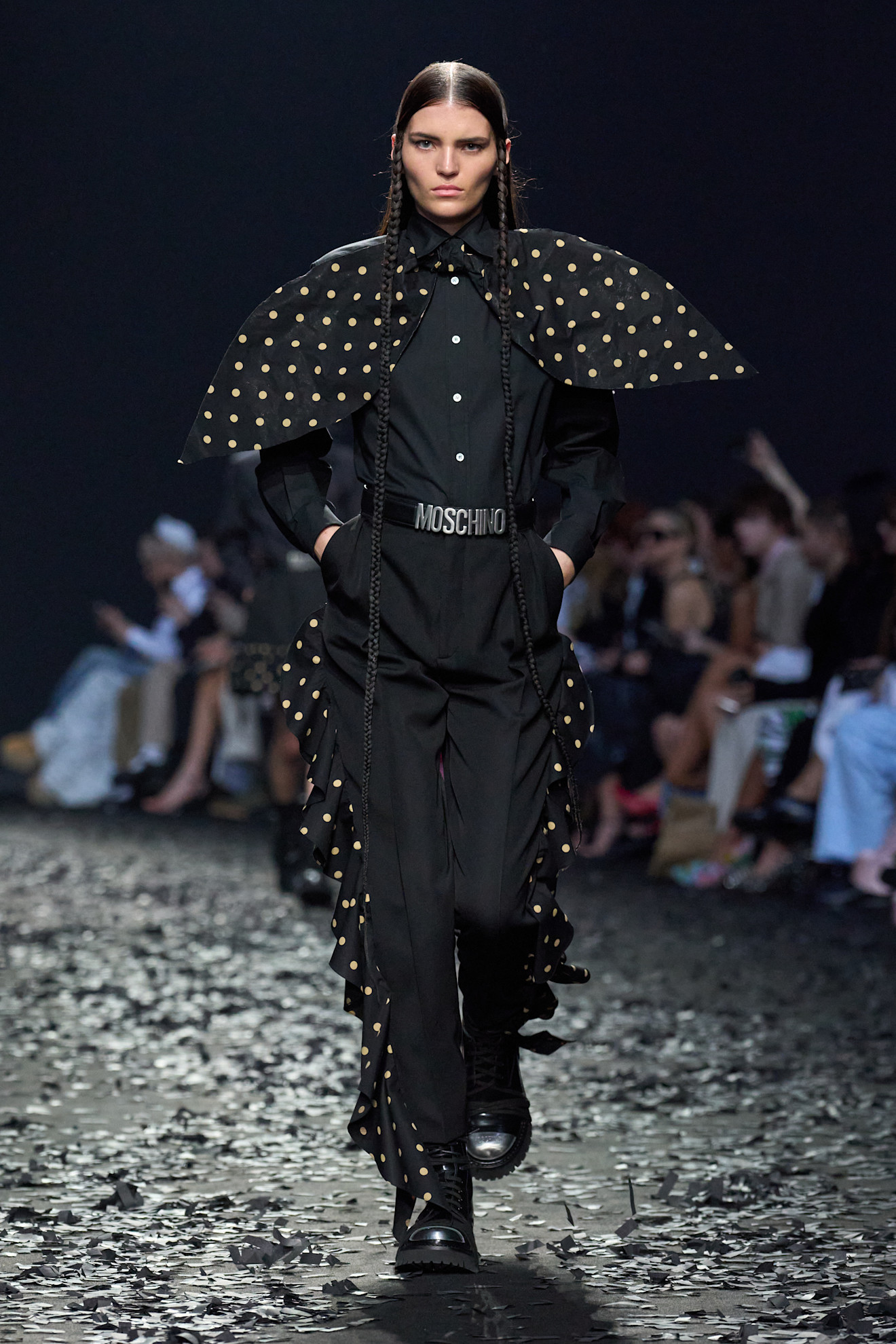 Moschino F25 015