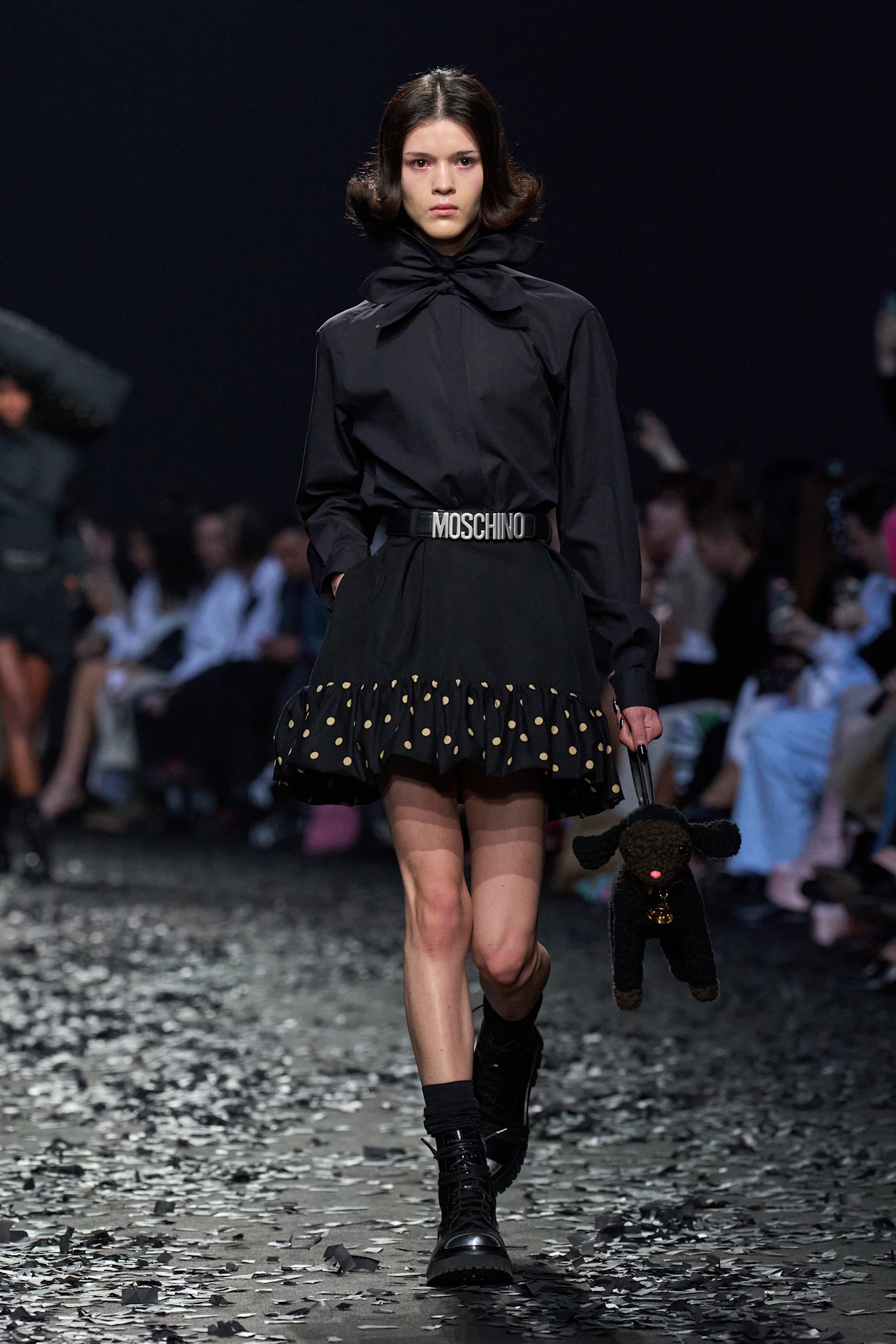 Moschino F25 016