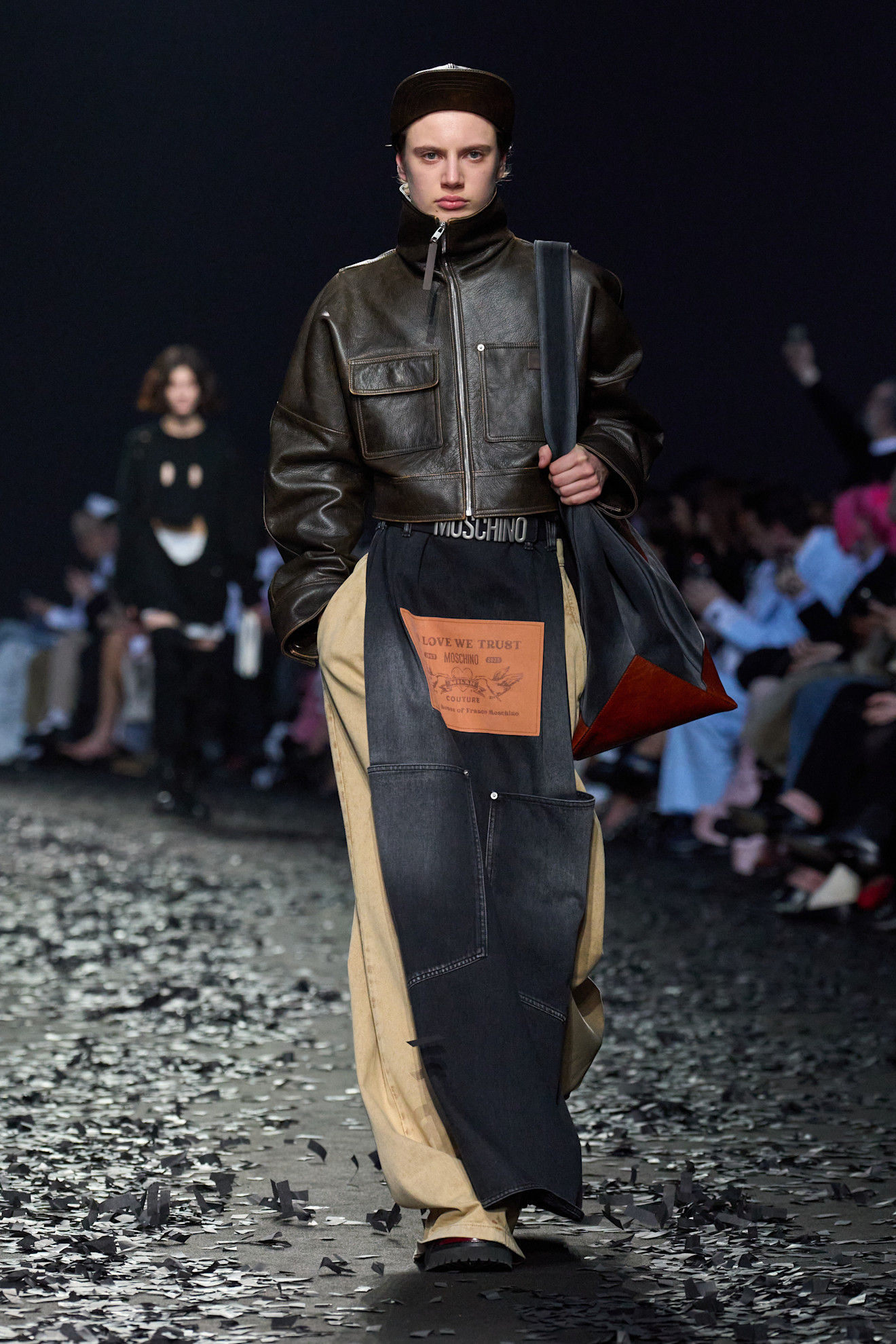 Moschino F25 030