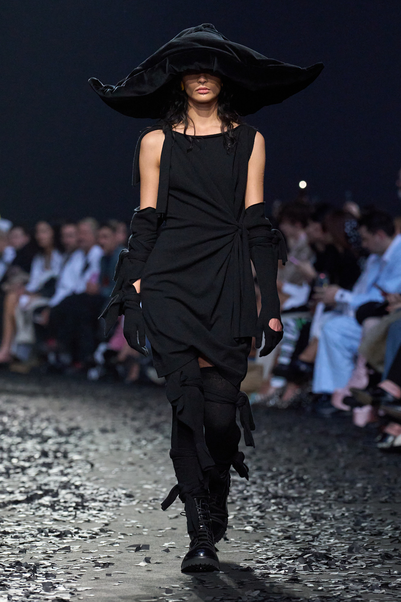 Moschino F25 032