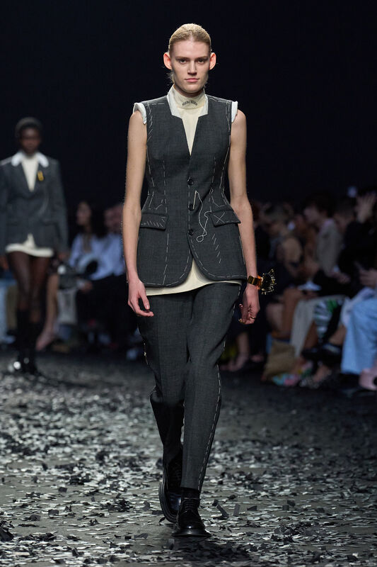 Moschino F25 002