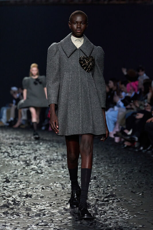 Moschino F25 004