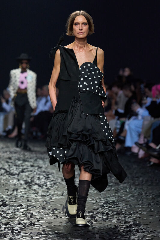 Moschino F25 010