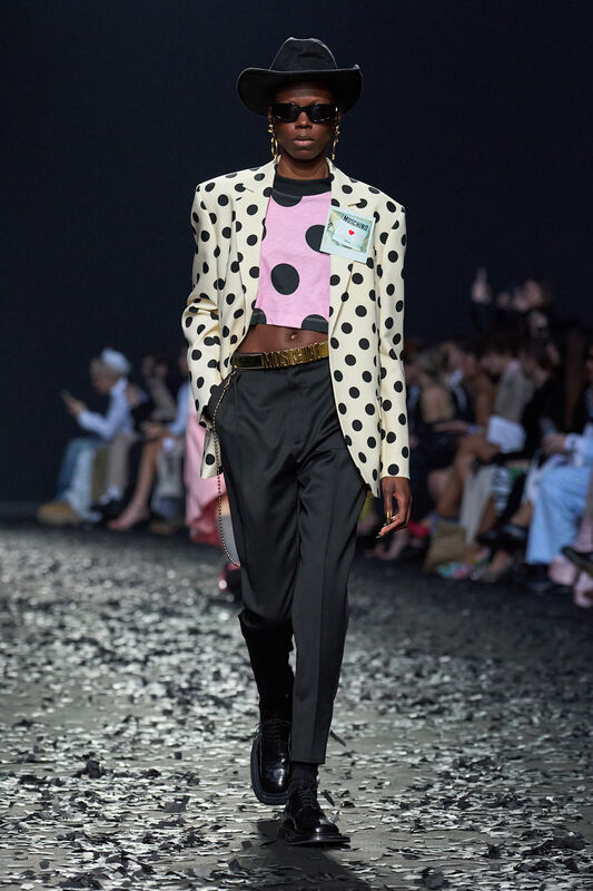 Moschino F25 011