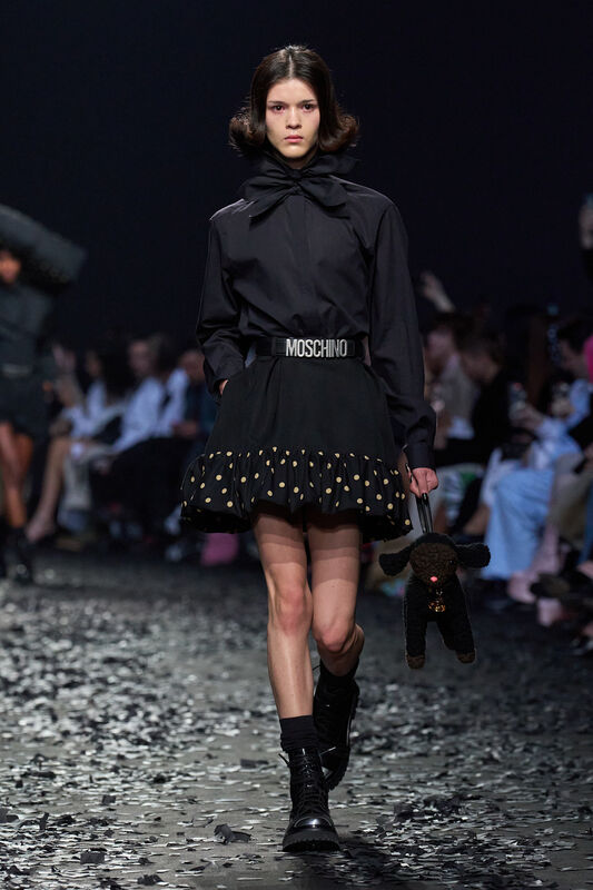 Moschino F25 016