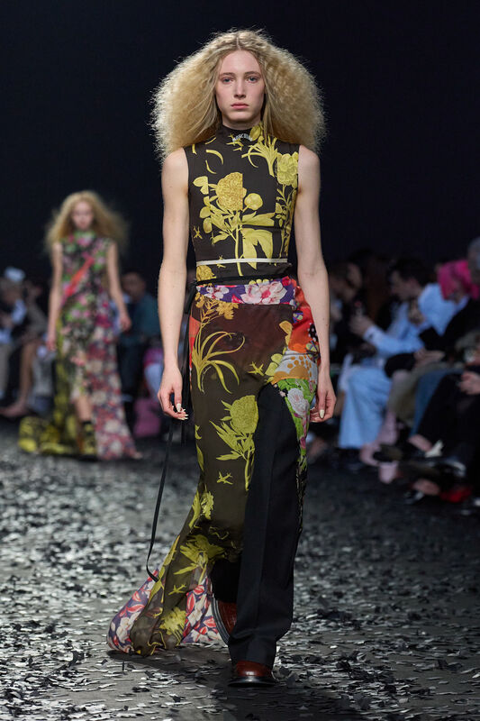 Moschino F25 024