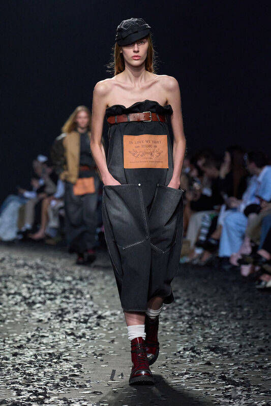 Moschino F25 028