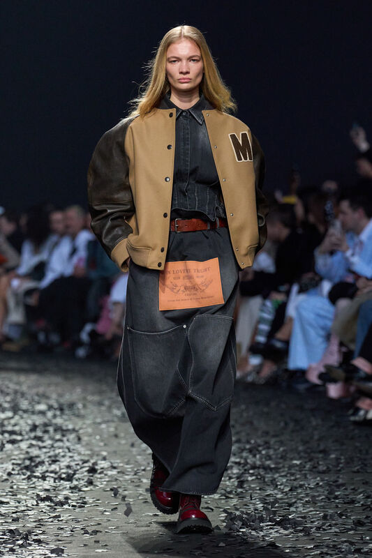 Moschino F25 029