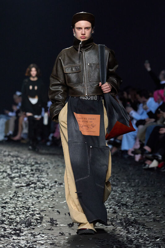 Moschino F25 030