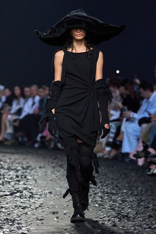 Moschino F25 032