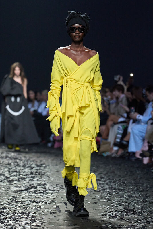 Moschino F25 033