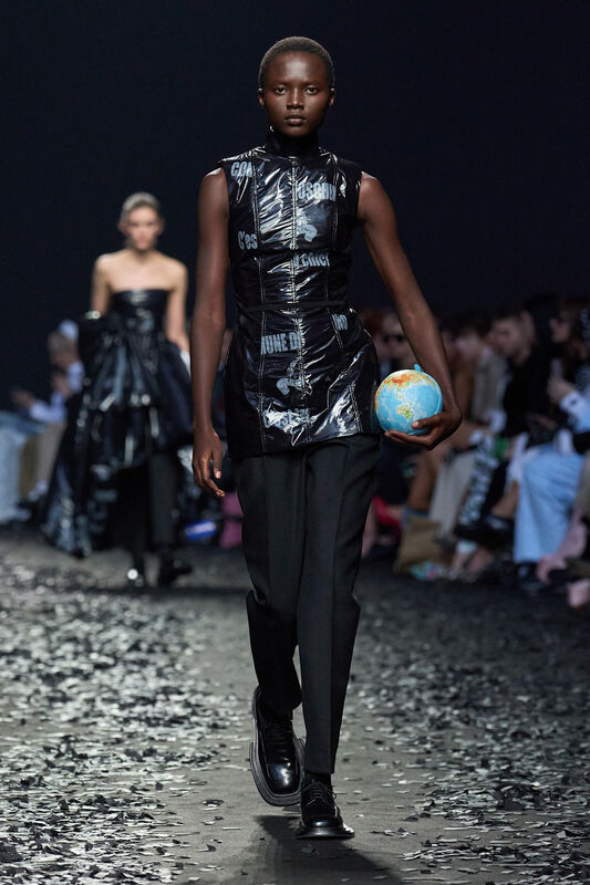 Moschino F25 046