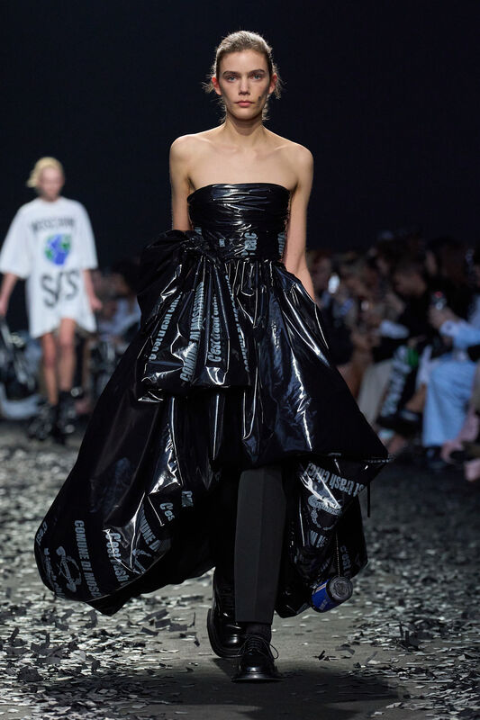 Moschino F25 047