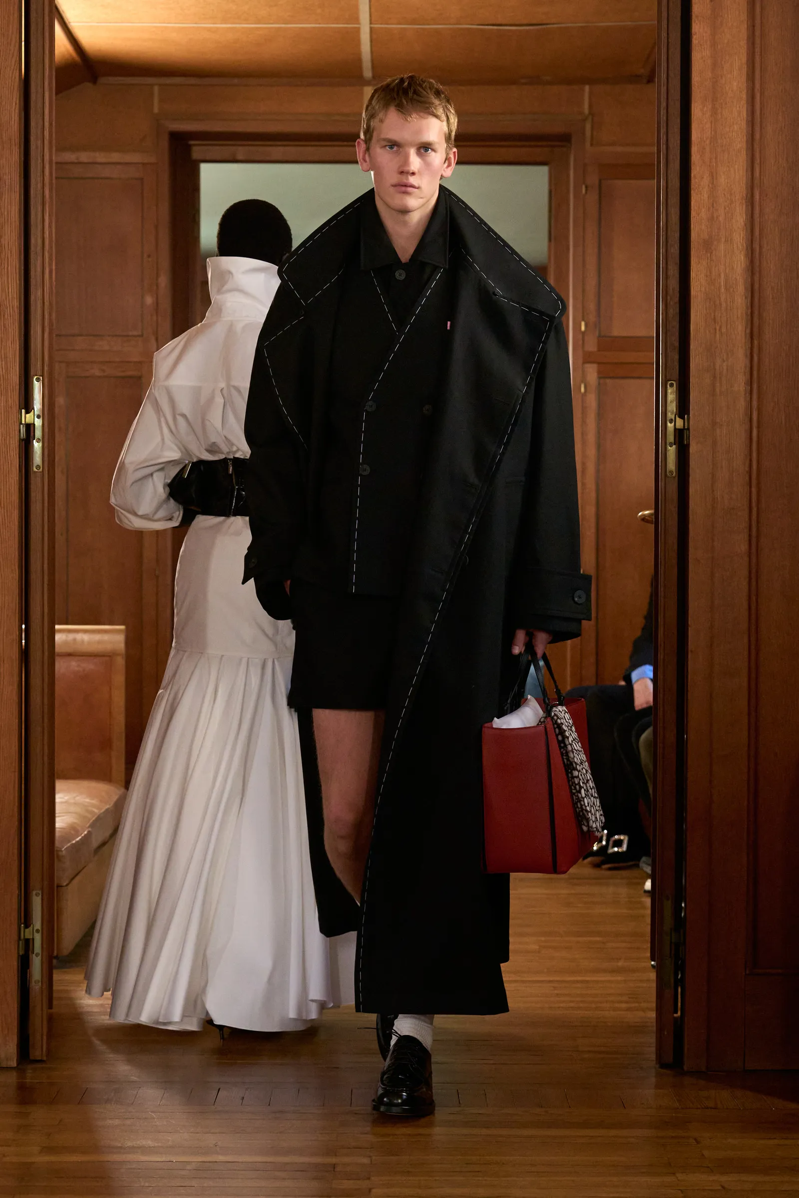 00004-jacquemus-spring-2025-ready-to-wear-credit-gorunway