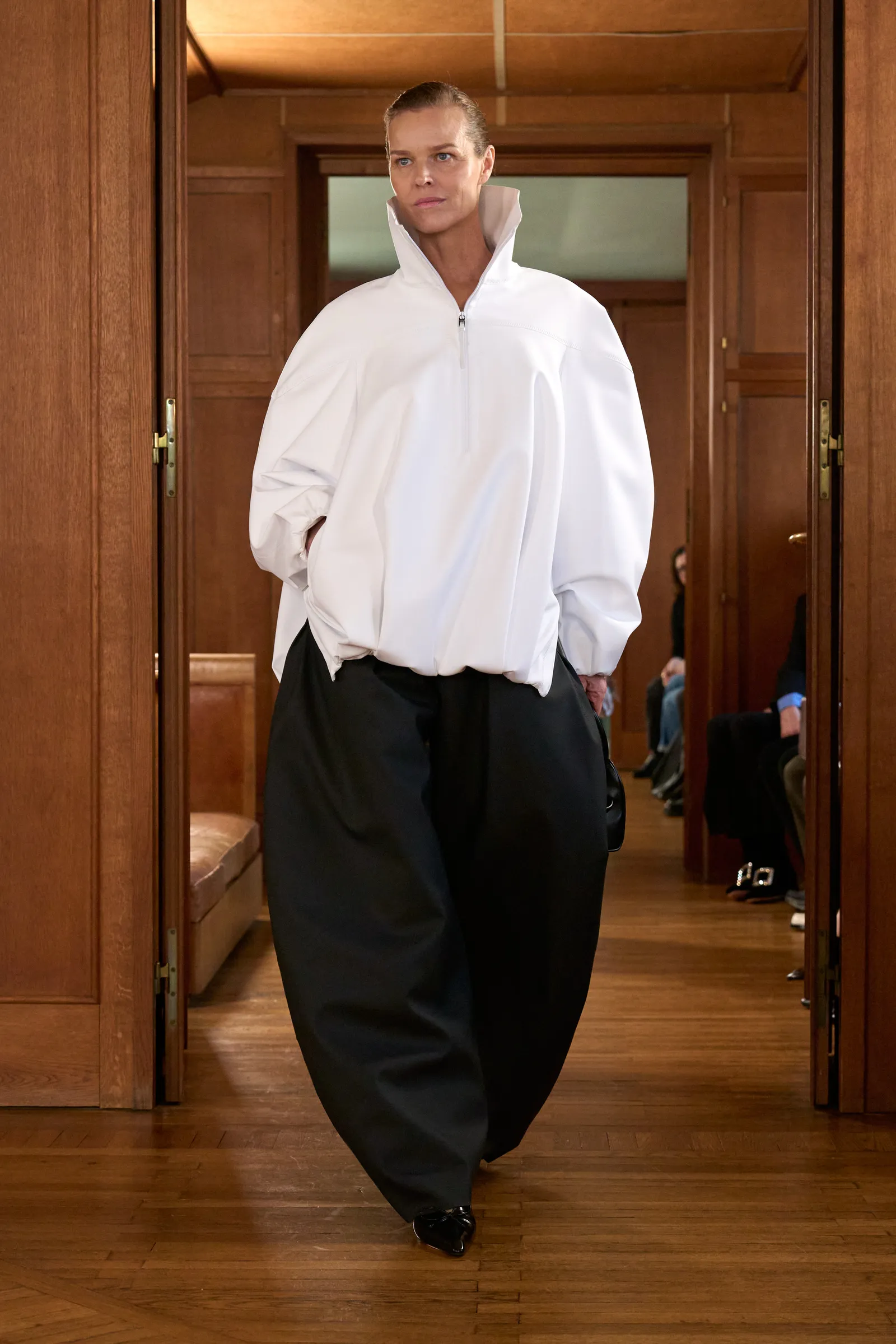 00006-jacquemus-spring-2025-ready-to-wear-credit-gorunway