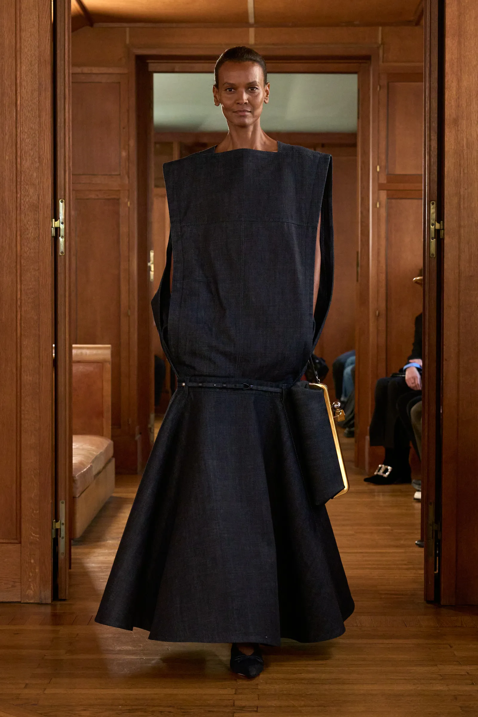 00022-jacquemus-spring-2025-ready-to-wear-credit-gorunway