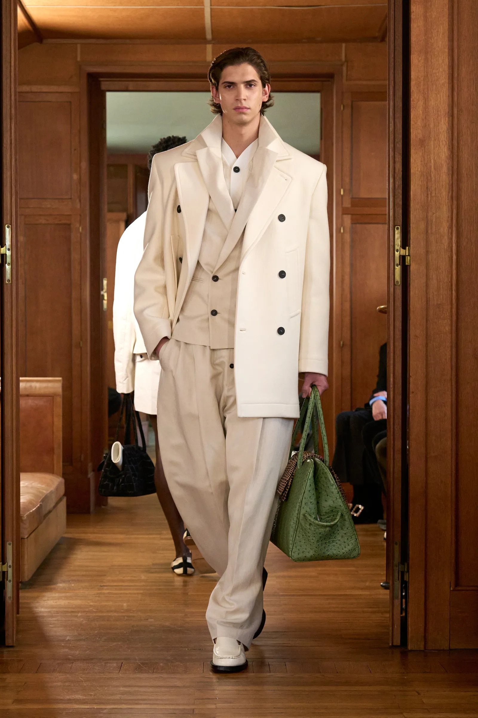00029-jacquemus-spring-2025-ready-to-wear-credit-gorunway