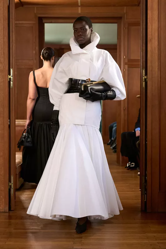 00005-jacquemus-spring-2025-ready-to-wear-credit-gorunway