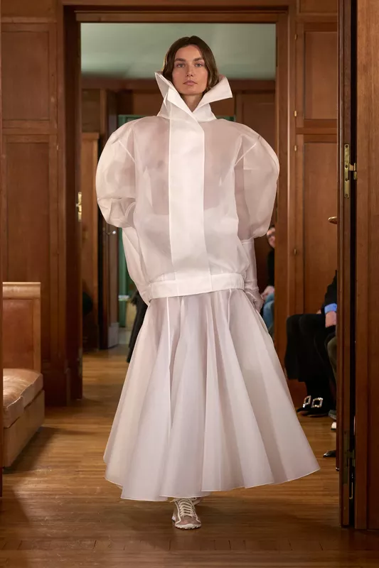 00007-jacquemus-spring-2025-ready-to-wear-credit-gorunway