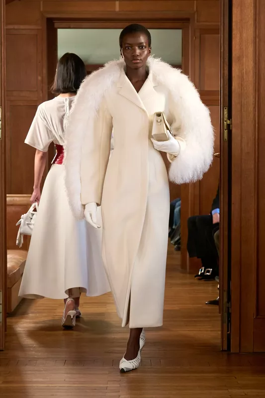 00012-jacquemus-spring-2025-ready-to-wear-credit-gorunway