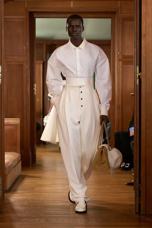 00013-jacquemus-spring-2025-ready-to-wear-credit-gorunway