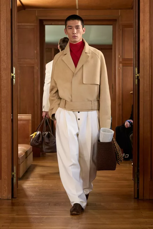 00016-jacquemus-spring-2025-ready-to-wear-credit-gorunway