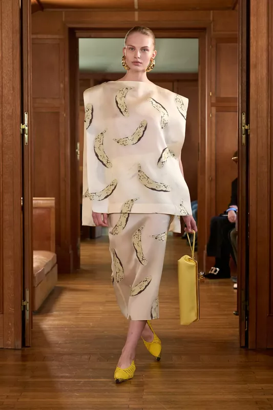 00020-jacquemus-spring-2025-ready-to-wear-credit-gorunway