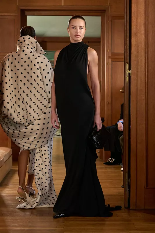 00026-jacquemus-spring-2025-ready-to-wear-credit-gorunway