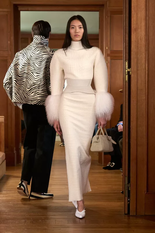 00030-jacquemus-spring-2025-ready-to-wear-credit-gorunway