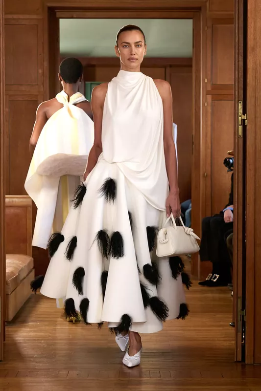 00033-jacquemus-spring-2025-ready-to-wear-credit-gorunway