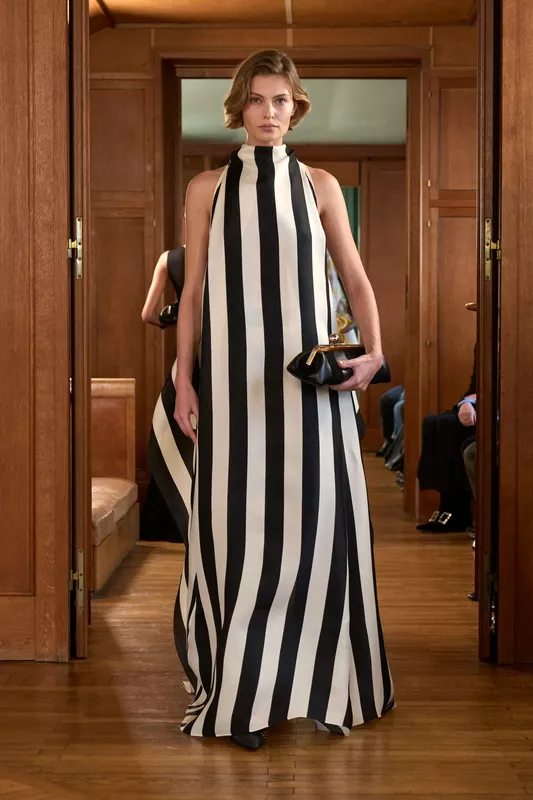 00035-jacquemus-spring-2025-ready-to-wear-credit-gorunway