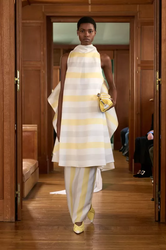 00036-jacquemus-spring-2025-ready-to-wear-credit-gorunway
