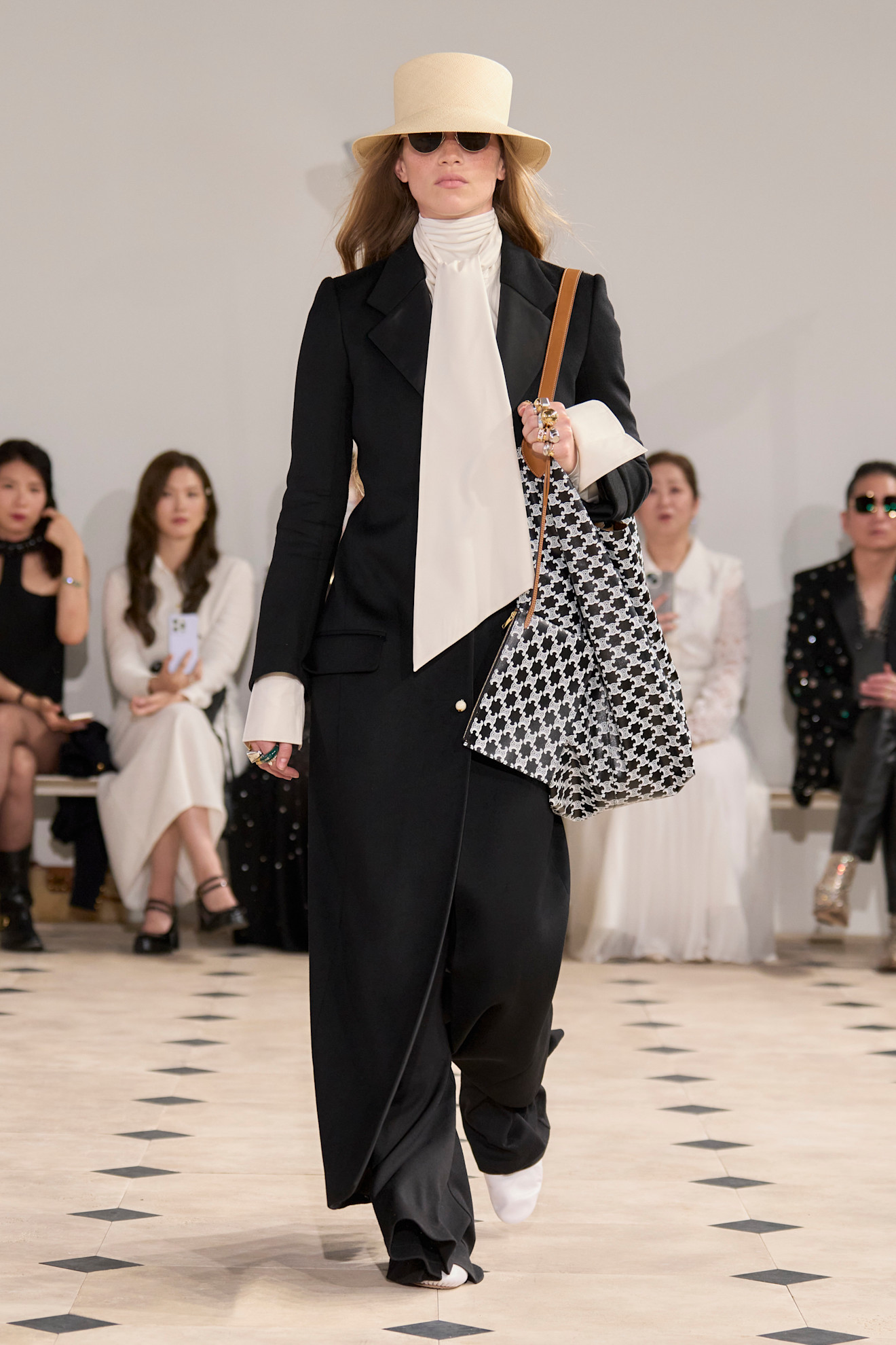 Celine PO S26 016