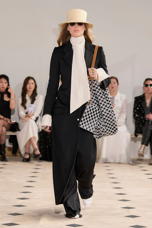 Celine PO S26 016