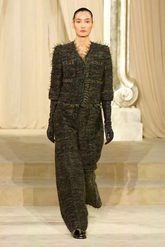 Chanel HC F25 013