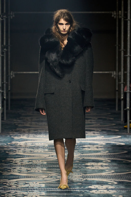 Prada F25 018