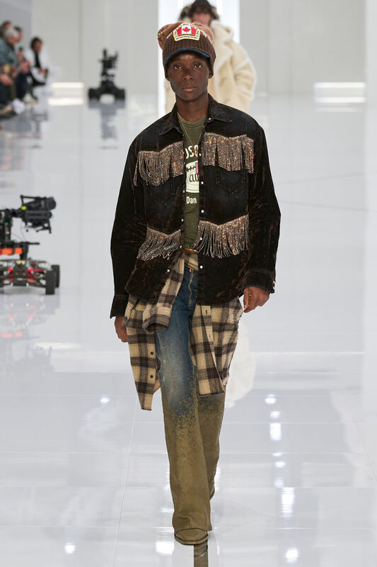 DSquared2 m F24 017