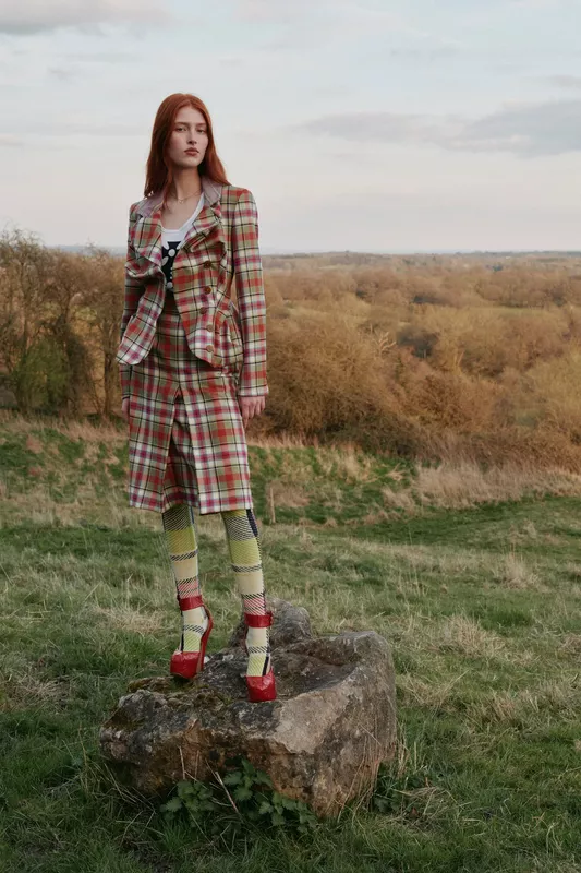 00011-vivienne-westwood-fall-2024-ready-to-wear-credit-brand