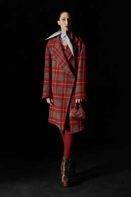 00032-vivienne-westwood-fall-2024-ready-to-wear-credit-brand
