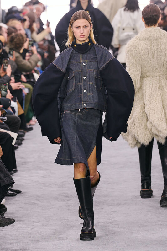 Sacai m F24 019