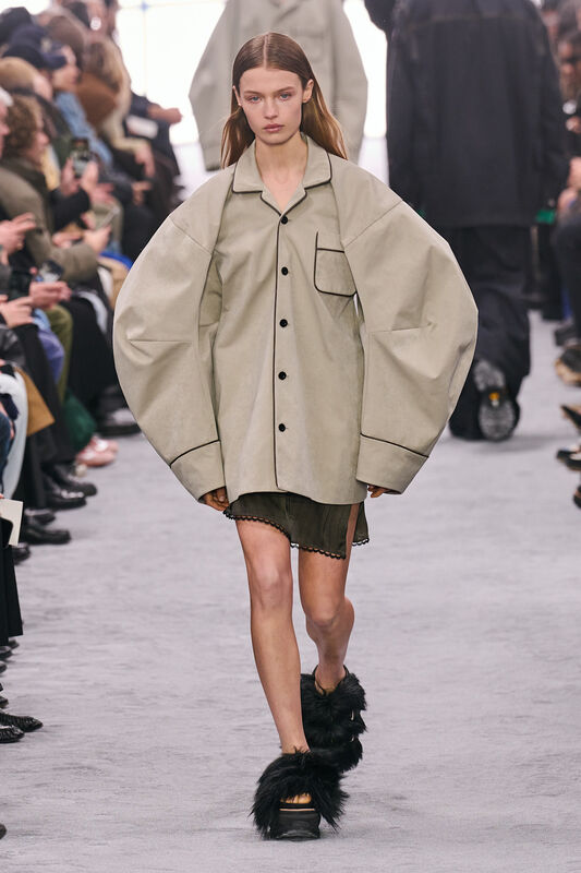 Sacai m F24 050