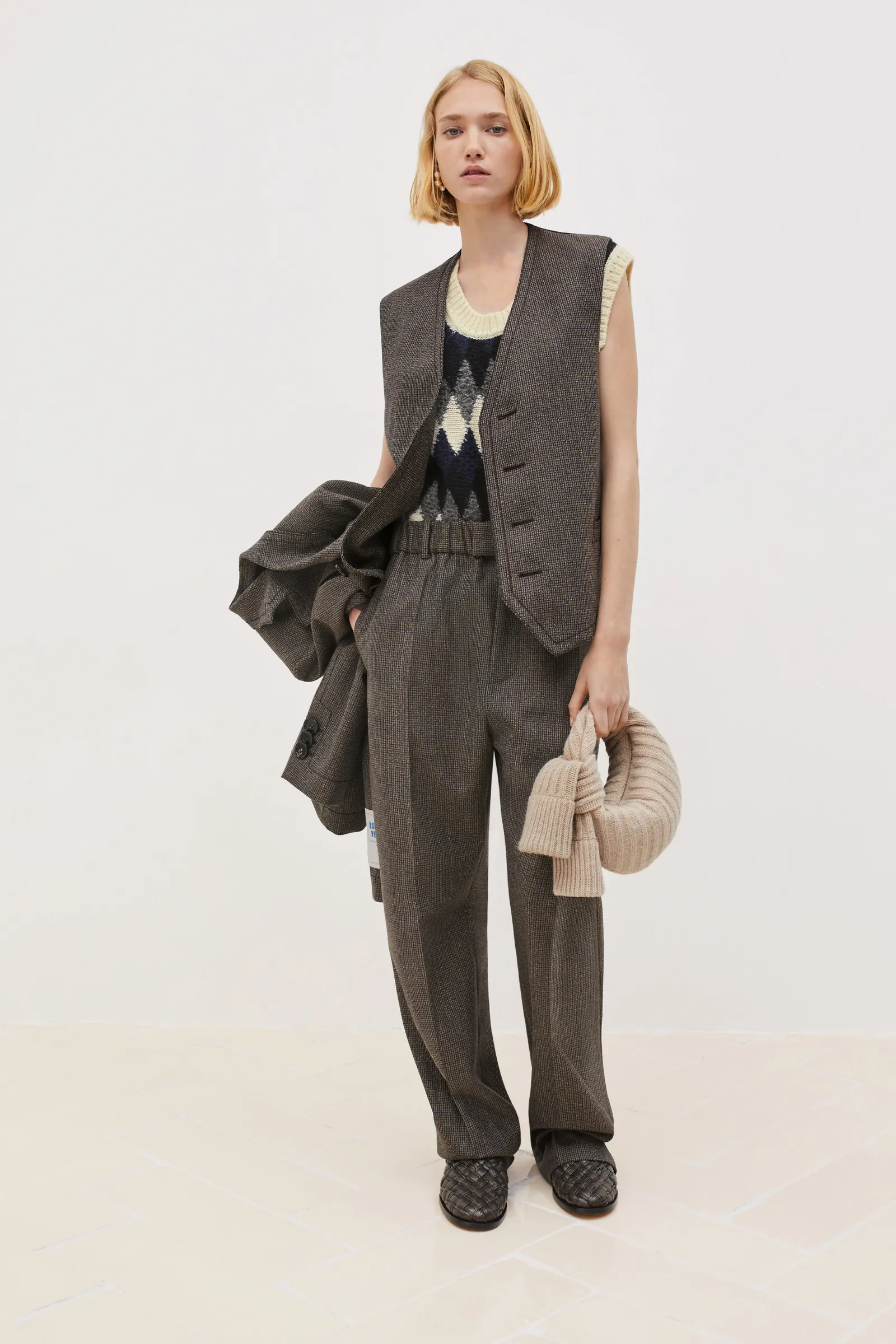 00002-bottega-veneta-resort-2024-credit-brand