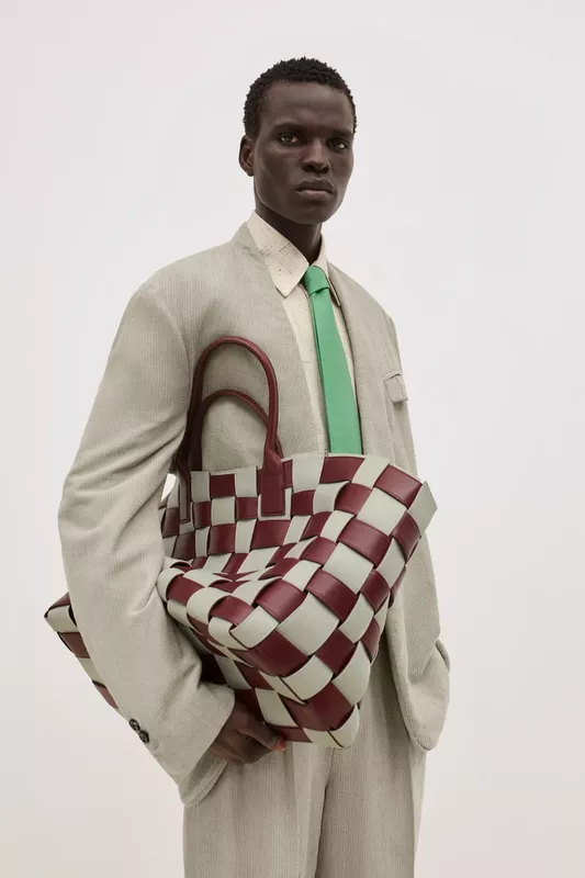 00032-bottega-veneta-resort-2024-credit-brand