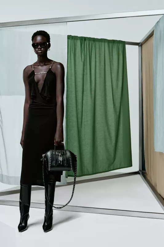 00005-givenchy-resort-2024-credit-brand