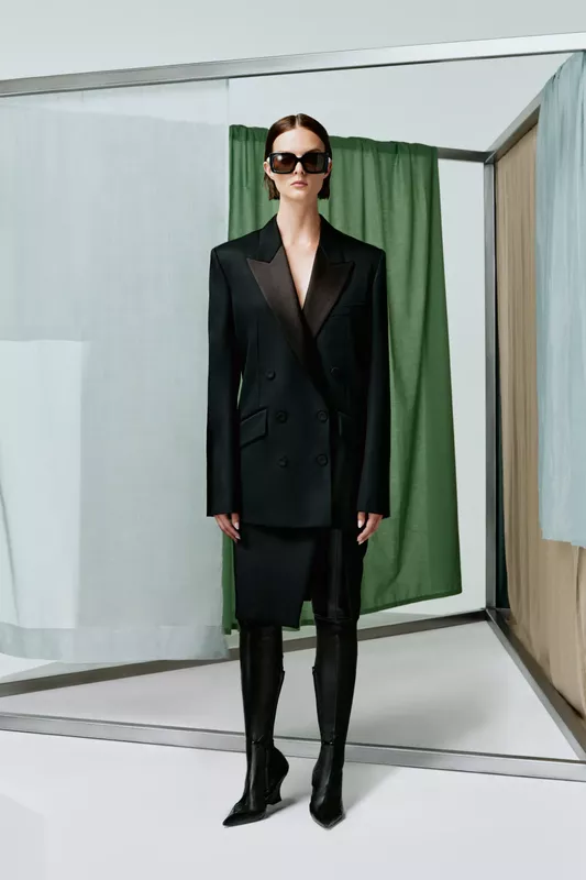 00005a-givenchy-resort-2024-credit-brand