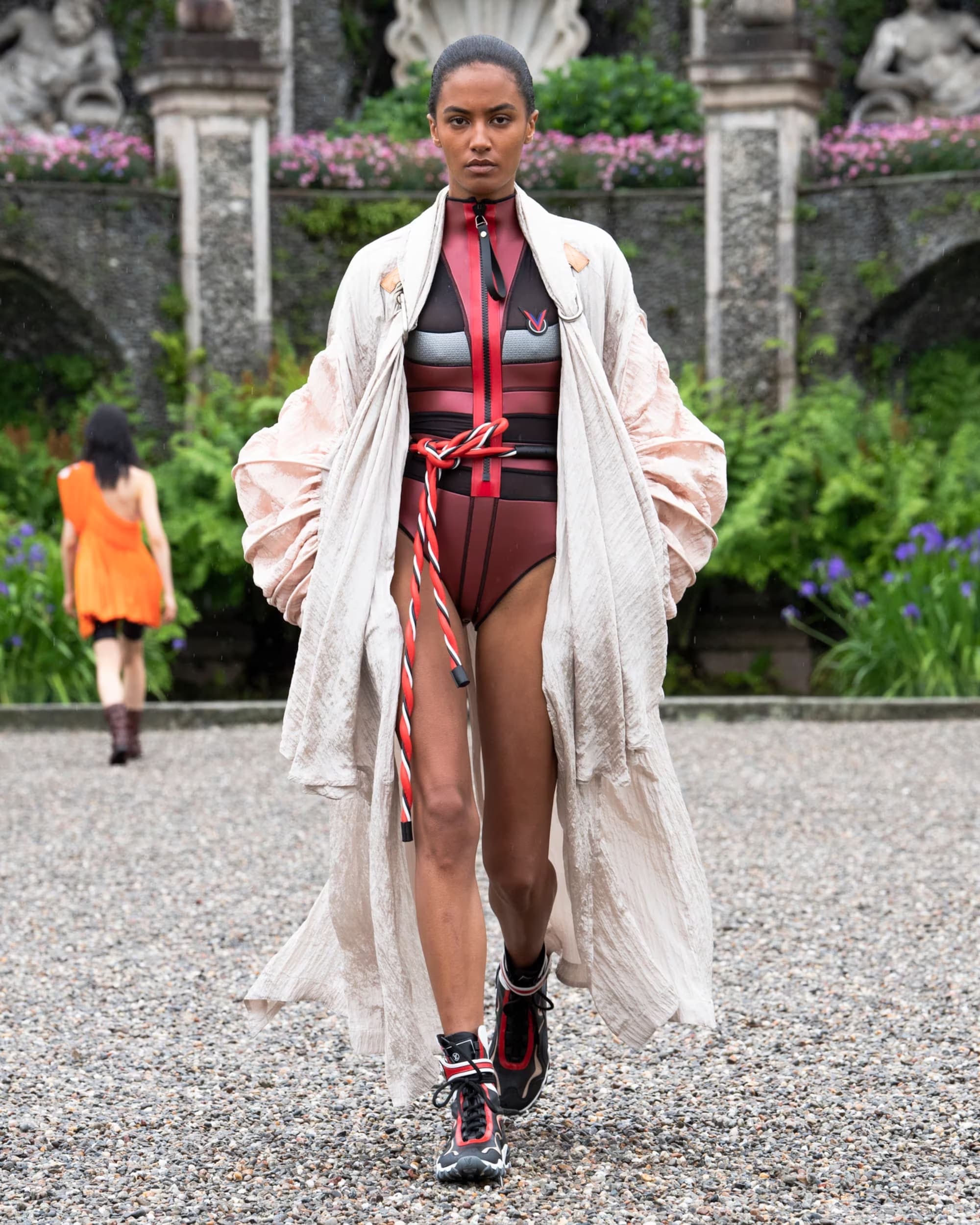 LVCRUISE24_RUNWAYLOOK_12