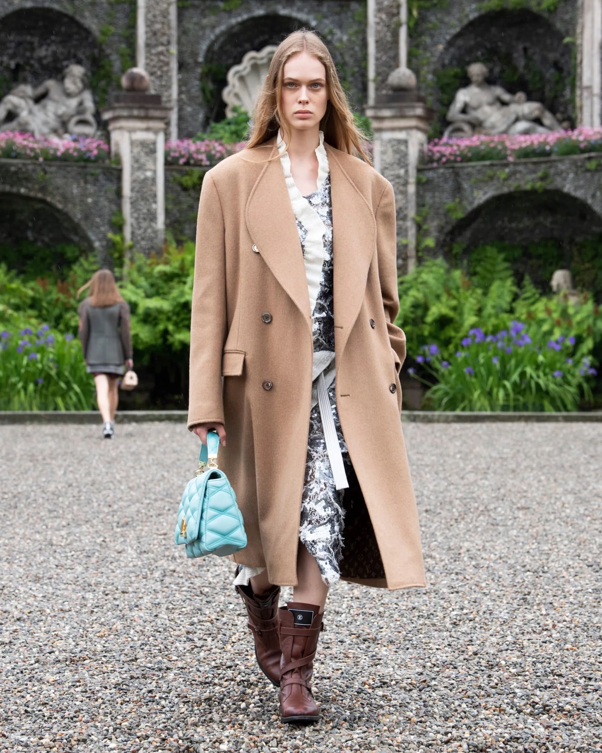 LVCRUISE24_RUNWAYLOOK_26