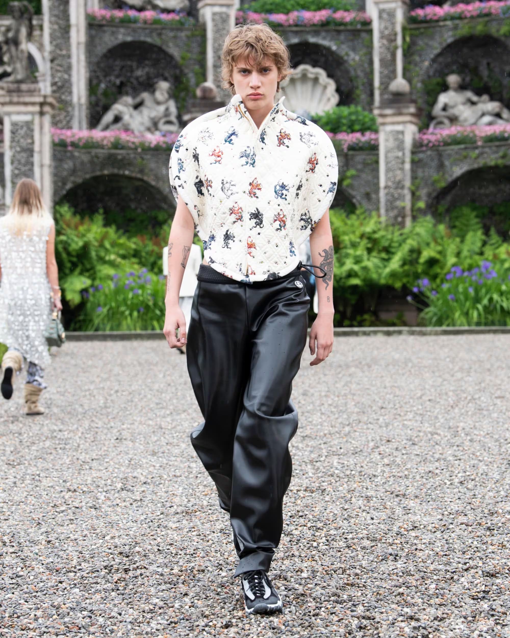 LVCRUISE24_RUNWAYLOOK_31