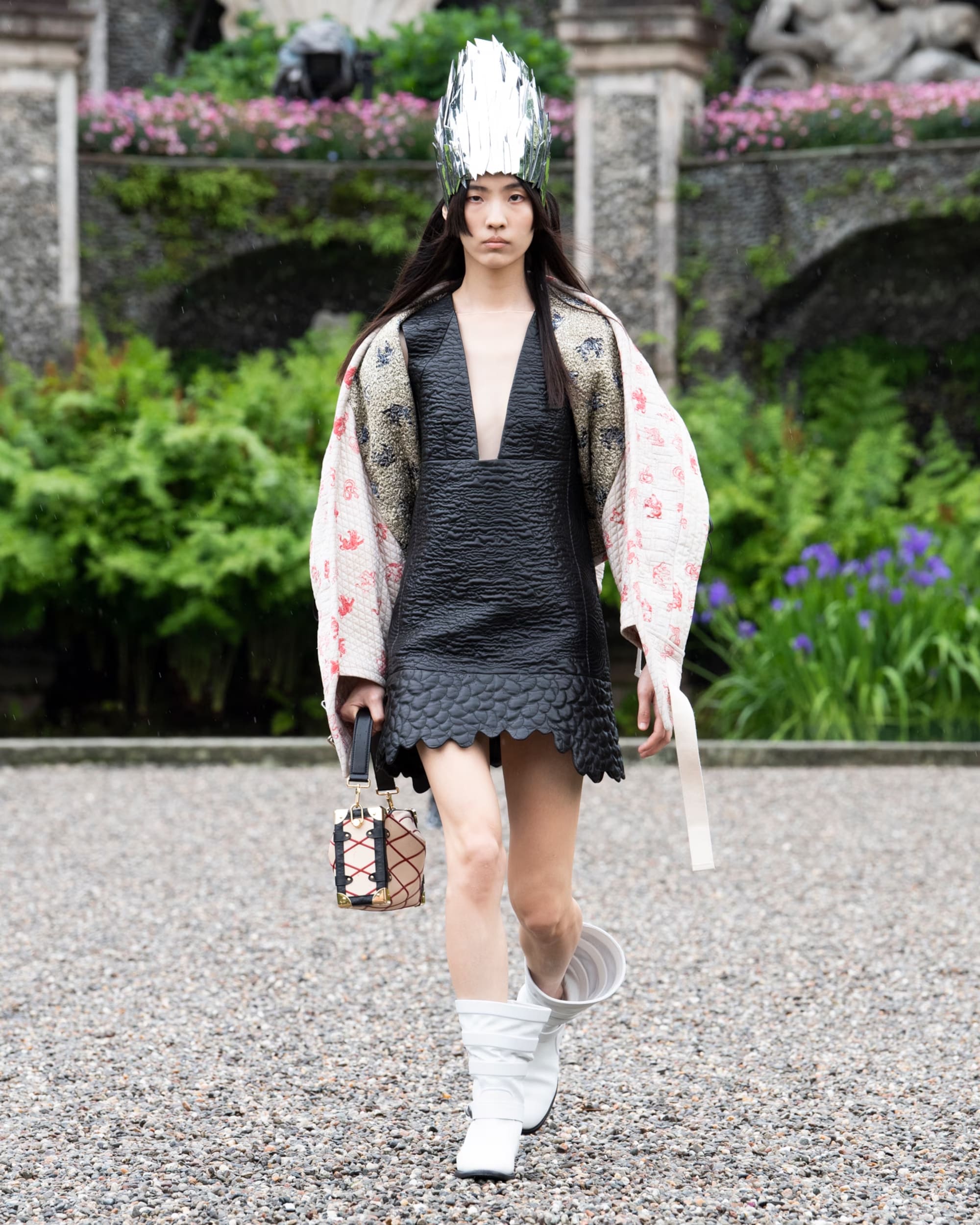 LVCRUISE24_RUNWAYLOOK_34