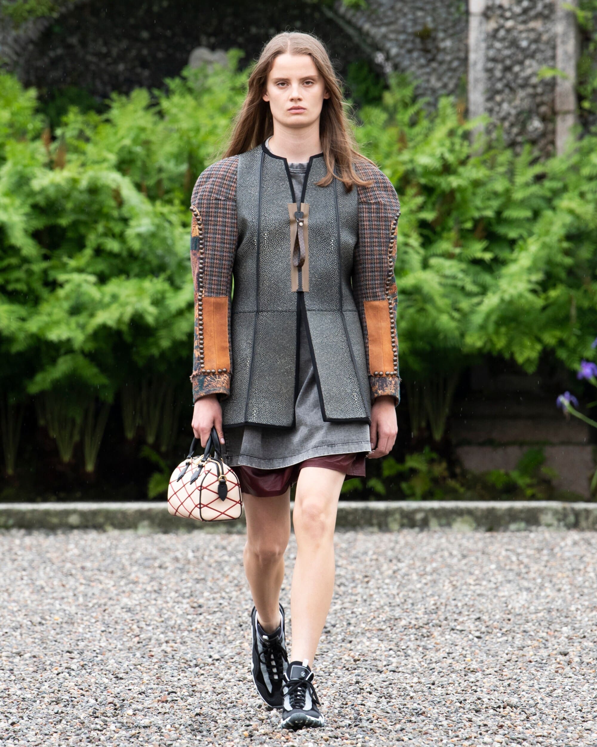 LVCRUISE24_RUNWAYLOOK_36